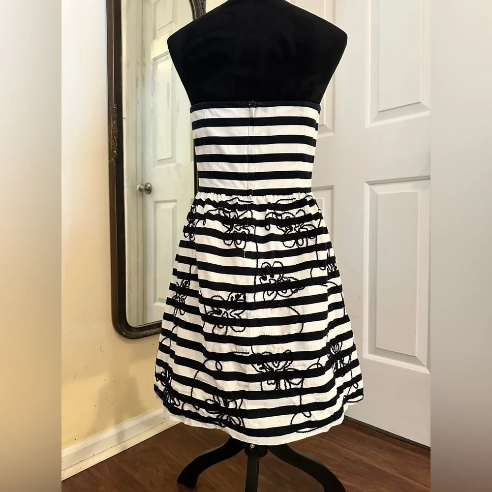 Lilly Pulitzer Payton Dress with white and black Swizzle Stripe - Picture 7 of 12